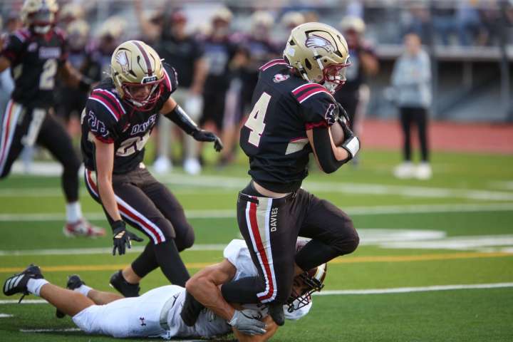 Baker's dozen: Davies utilizes 13 different rushers in dominant ground