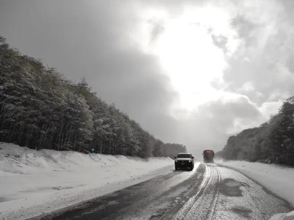 Habilitados los pasos Pino Hachado y Cardenal Samoré: transitar con precaución por hielo en la calzada