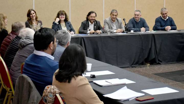 Mesa Multisectorial de Salud | Estuvo Sáenz, autoridades de la Facultad de Salud e intendentes salteños