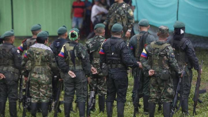Un campesino murió y una joven fue herida, al quedar en medio del fuego cruzado entre disidentes de Farc y el Eln en zona rural en el norte del Cauca