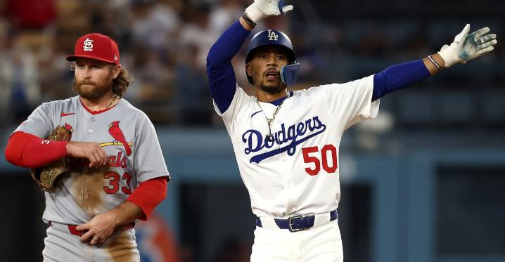 Dodgers crush Cardinals 12–6 behind Muncy and Hernández power surge