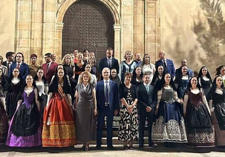 Utiel rinde homenaje a Gijón por su apoyo tras la DANA