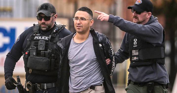 Prosecutors urge 90-year sentence for Solomon Peña to discourage political violence