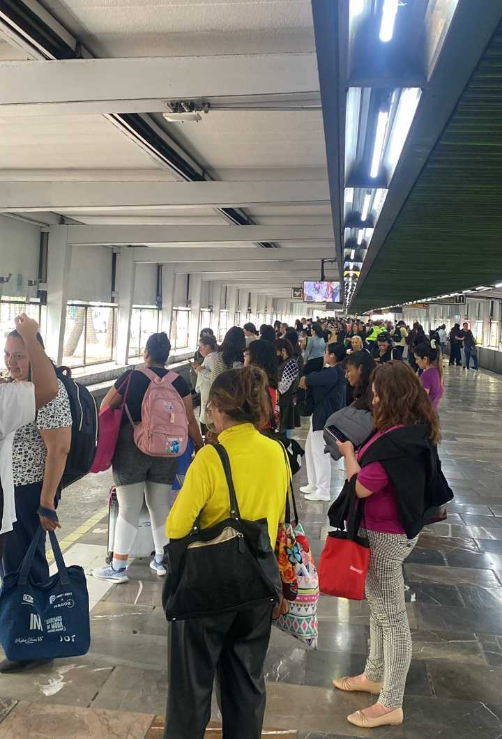 Reportan lentitud y retrasos en las Líneas 2 y 3 del Metro; las autoridades lo atribuyen a las lluvias