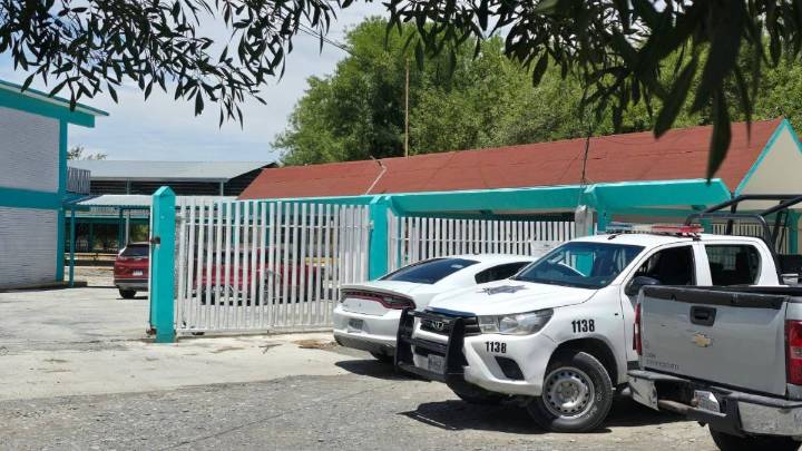 Atención. Se llevan a hombre afuera de secundaria en Montemorelos; autoridades investigan