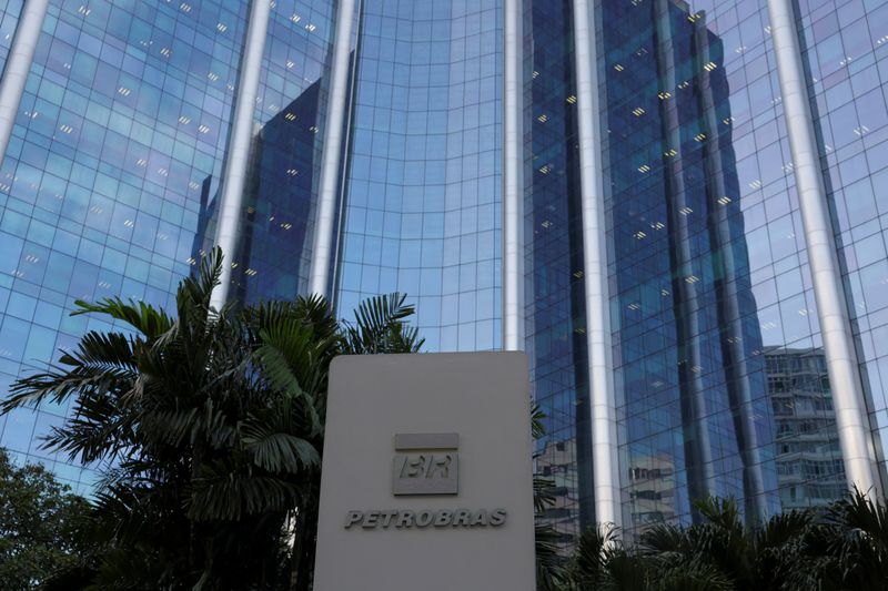 Petrobras favors corn over cane for ethanol, may exclude Raizen, sources say