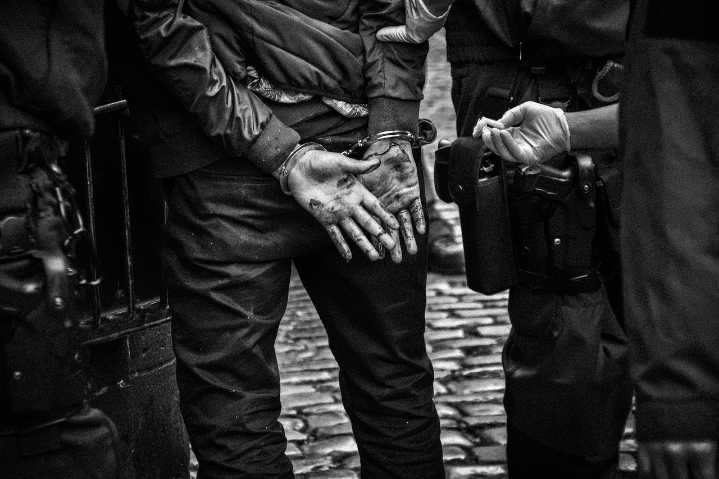 Hondureño demanda por arresto ilegal