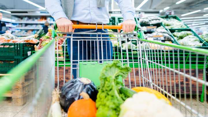 Cajera se coludió con cliente para no cobrarle en supermercado de Punta Arenas