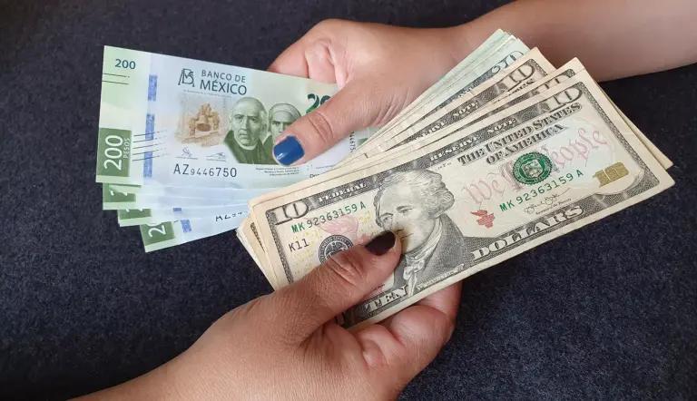 Baja costo de envío de remesas de EU a México
