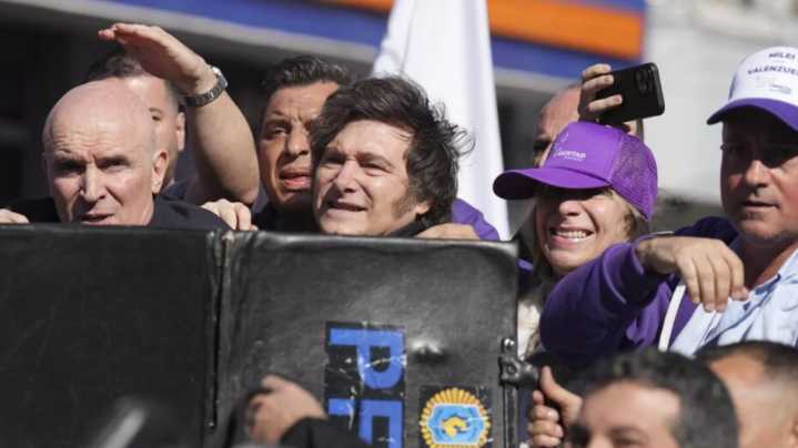 Milei es atacado a pedradas durante su visita a conurbado de Buenos Aires