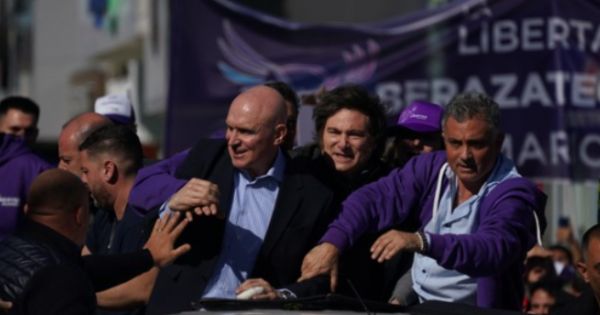 Brutal ataque a Javier Milei durante una caravana: fue evacuado de emergencia