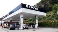 El precio de los carburantes suma todo agosto de caídas y marca nuevos mínimos del verano