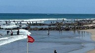 Salvan a 5 personas que no podían salir del mar