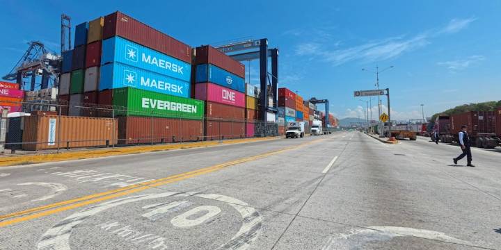 La economía se desacelera pero mantiene los mejores fundamentos “macro” en dos décadas, según los analistas privados