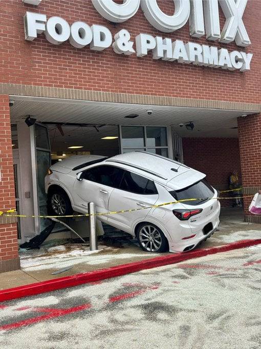 Car crashes into Midlands Publix