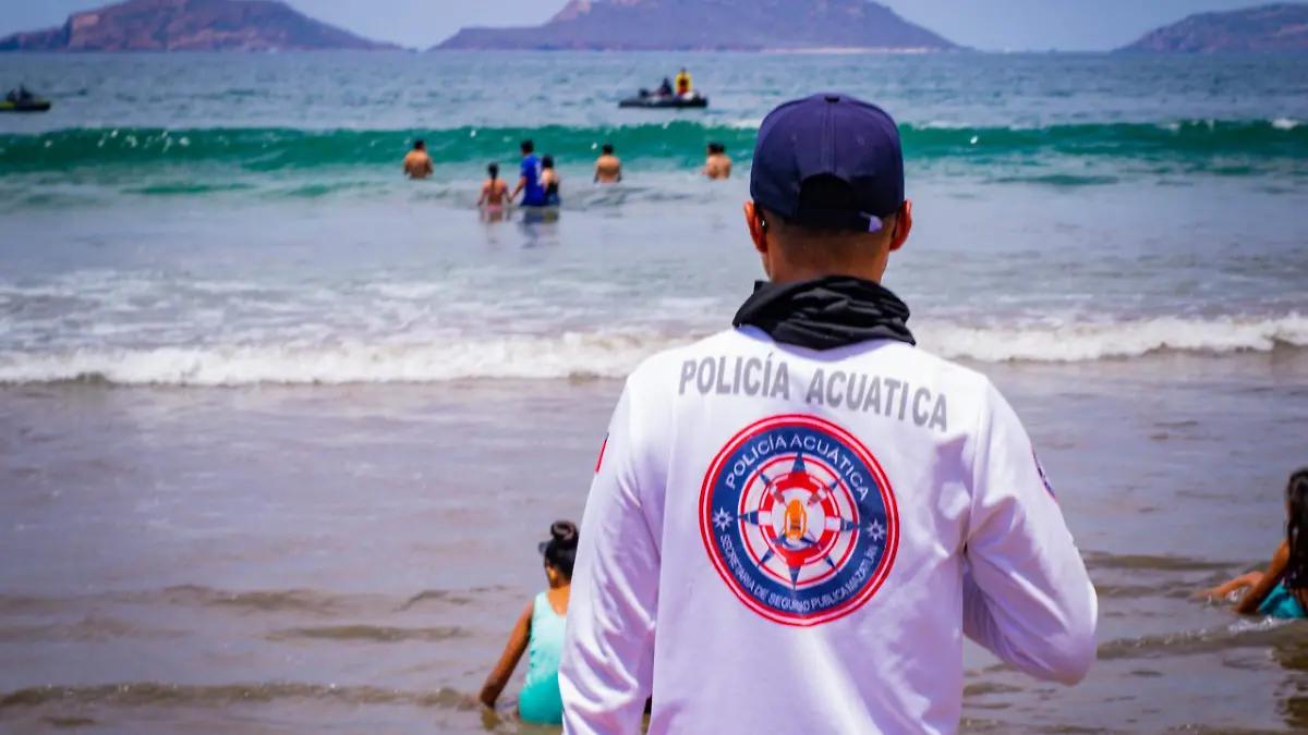 Tres personas rescatadas y una detenida tras intervenciones de salvavidas en playas de Mazatlán