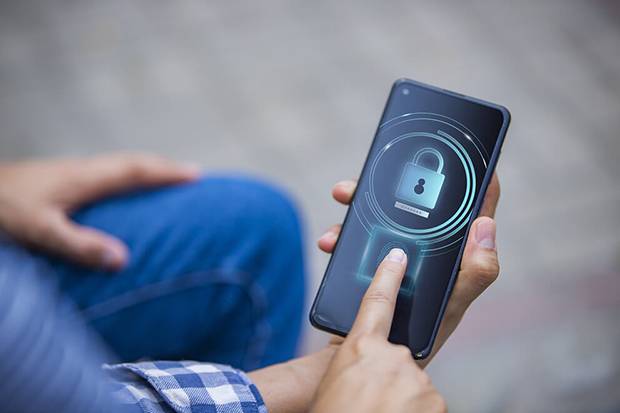 Esto es lo que debes hacer para evitar robos de datos y dinero en tu celular