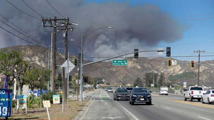 Fast-moving California blaze grows to 1,500 acres, triggering evacuations