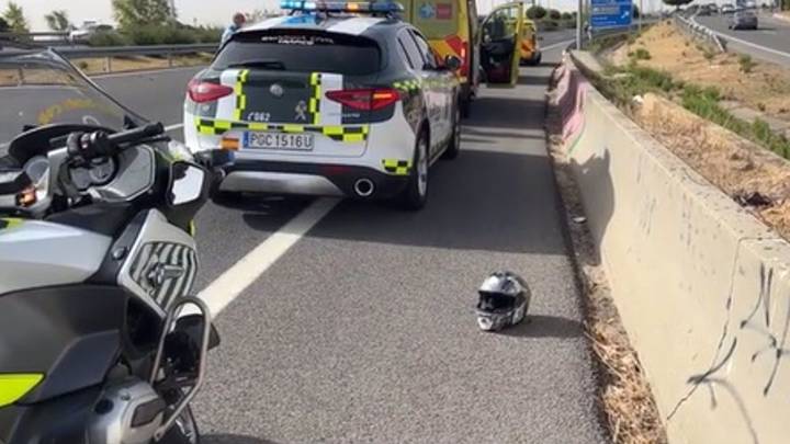 Un muerto y una herida grave en un accidente entre dos motos y una ambulancia