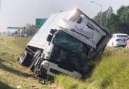 Accidente de tráiler en Villa de Pozos deja un lesionado