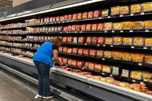 Walmart lifts outlook for sales, earnings despite tariffs