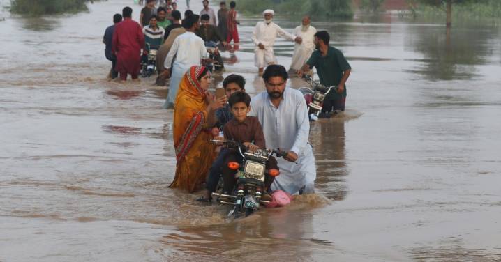 Elevan a más de 800 los muertos en Pakistán por las inundaciones de las últimas horas
