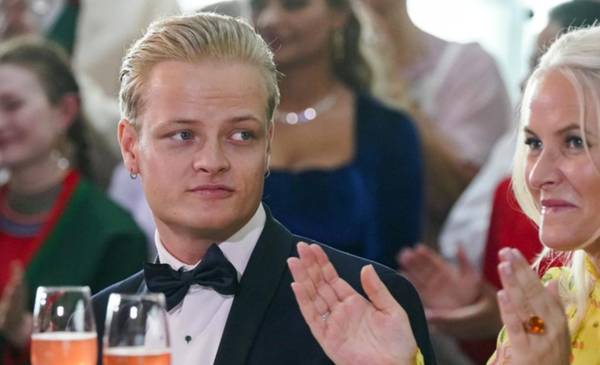 Imputan por violación al hijo de la princesa heredera al trono de Noruega