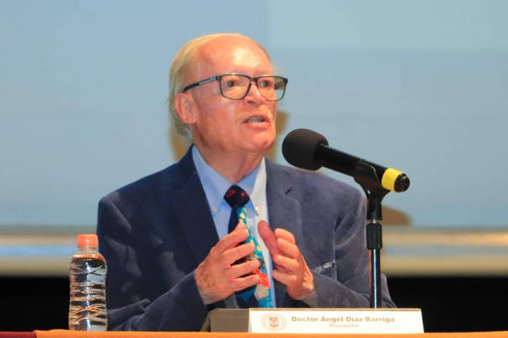 Transición del modelo educativo fortalece el reconocimiento social y comunitario de la UATx: Ángel Díaz Barriga