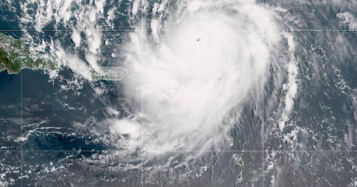 Erin se convierte en huracán categoría 4
