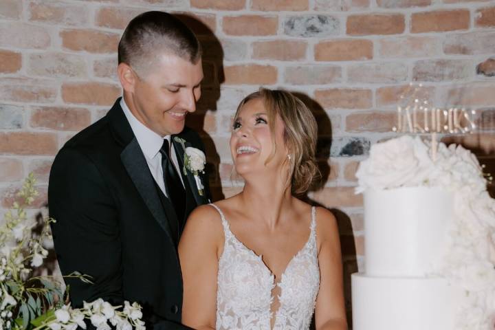 A Texas A&M Dream Wedding With a Sweet Diamonds Twist Christens New Wedding Venue