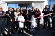 Zamora inauguró el renovado edificio de la Esc. N° 130 en El Desmonte y entregó viviendas