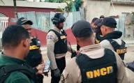 Policía dominicana ocupa drogas durante allanamientos en Barahona