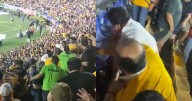 Graban pelea entre aficionados de Tigres tras derrota ante América; hay 2 detenidos
