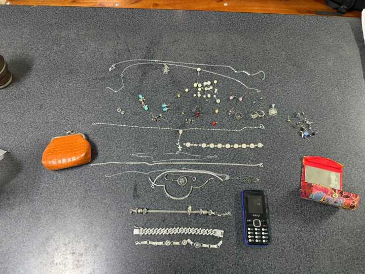 Robó alhajas y carne de una casa y lo atrapó la Policía