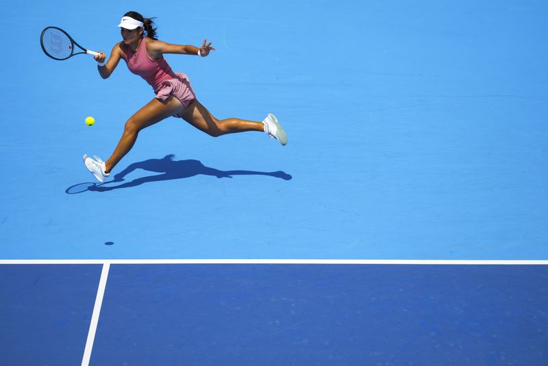 Tennis-Sabalenka survives three-set battle against Raducanu in Cincinnati