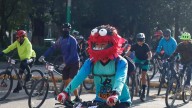 Bicicletas, disfraces y víveres: una rodada con causa en Toluca