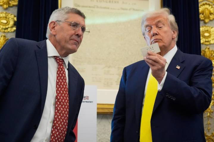 Trump y analista de Fundación Heritage acusan a Biden de manipular cifras de empleo
