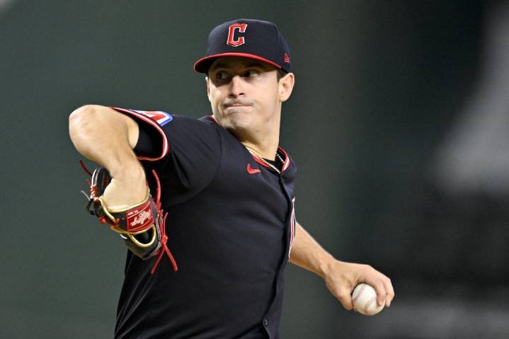 Deadspin | Aiming for wild-card catch-up, Guardians enter key series vs. M's