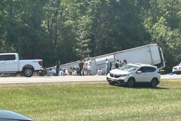 Varios pasajeros mueren tras choque de autobús en Nueva York