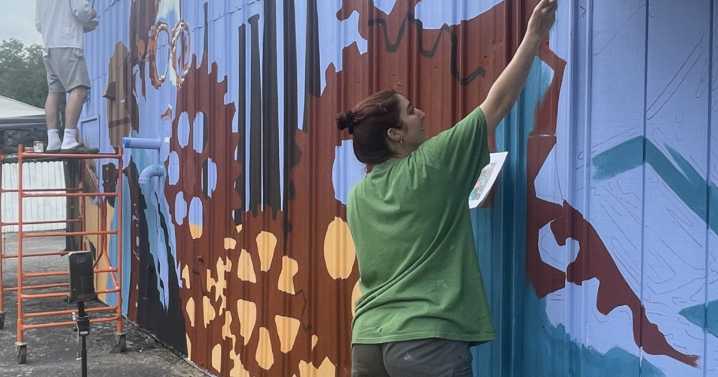Valparaiso Mural Walk will brighten city with murals, give chance to see artists in action