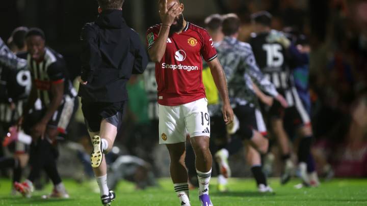 Manchester United knocked out of League Cup by 4th