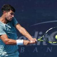 Sabalenka and Gauff crash out in Cincinnati as Alcaraz survives to reach semis