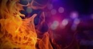 Wildfires threaten homes in Oregon and California, prompting hundreds of evacuations