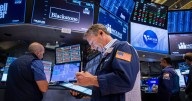 S&P 500 cayó antes de la cumbre Trump-Putin y tras datos dispares en EE.UU.