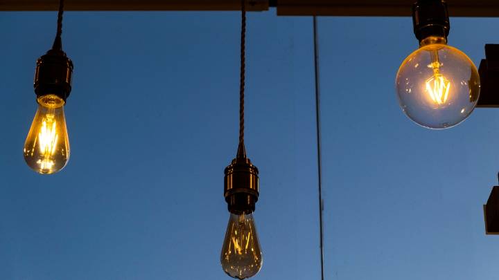 Precio de la luz hoy, sábado 23 de agosto, por horas: ligero repunte en el precio para empezar el fin de semana