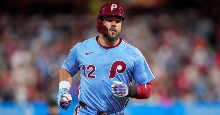 Kyle Schwarber has 21st 4-homer game in MLB, drives in Phillies