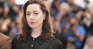 Aubrey Plaza describes grief over husband Jeff Baena's death, likens it to an 'ocean of awfulness'