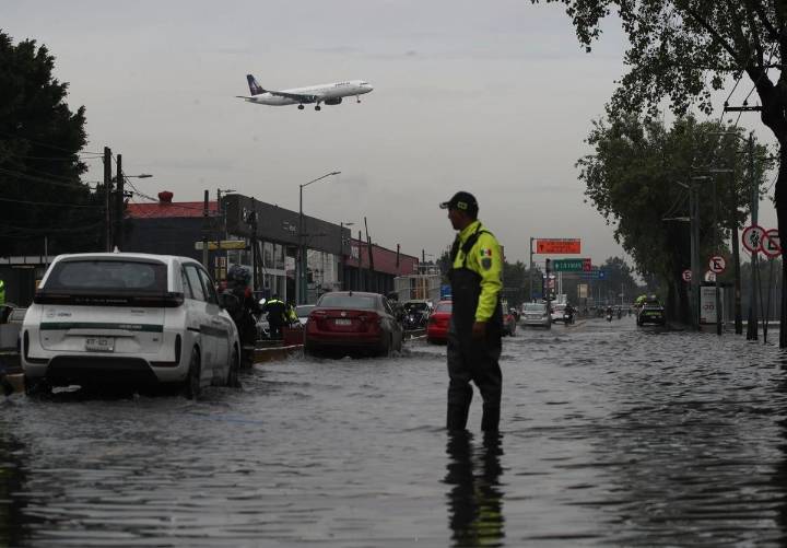 Integran equipo interinstitucional para atender estragos por lluvias en AICM