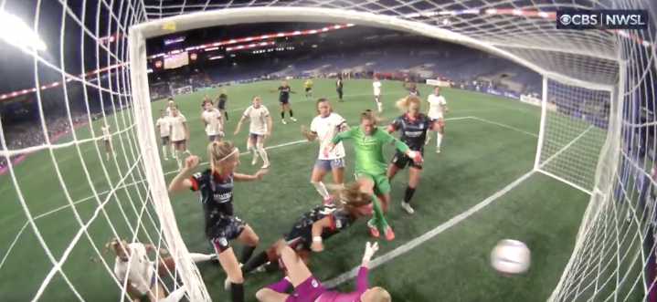 Video Pick: Alyssa Naeher celebrates her 200th NWSL appearance with … 99th