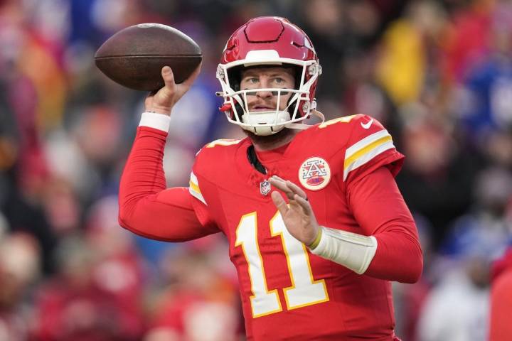 Vikings sign QB Carson Wentz to back up J.J. McCarthy, send Sam Howell to the Eagles